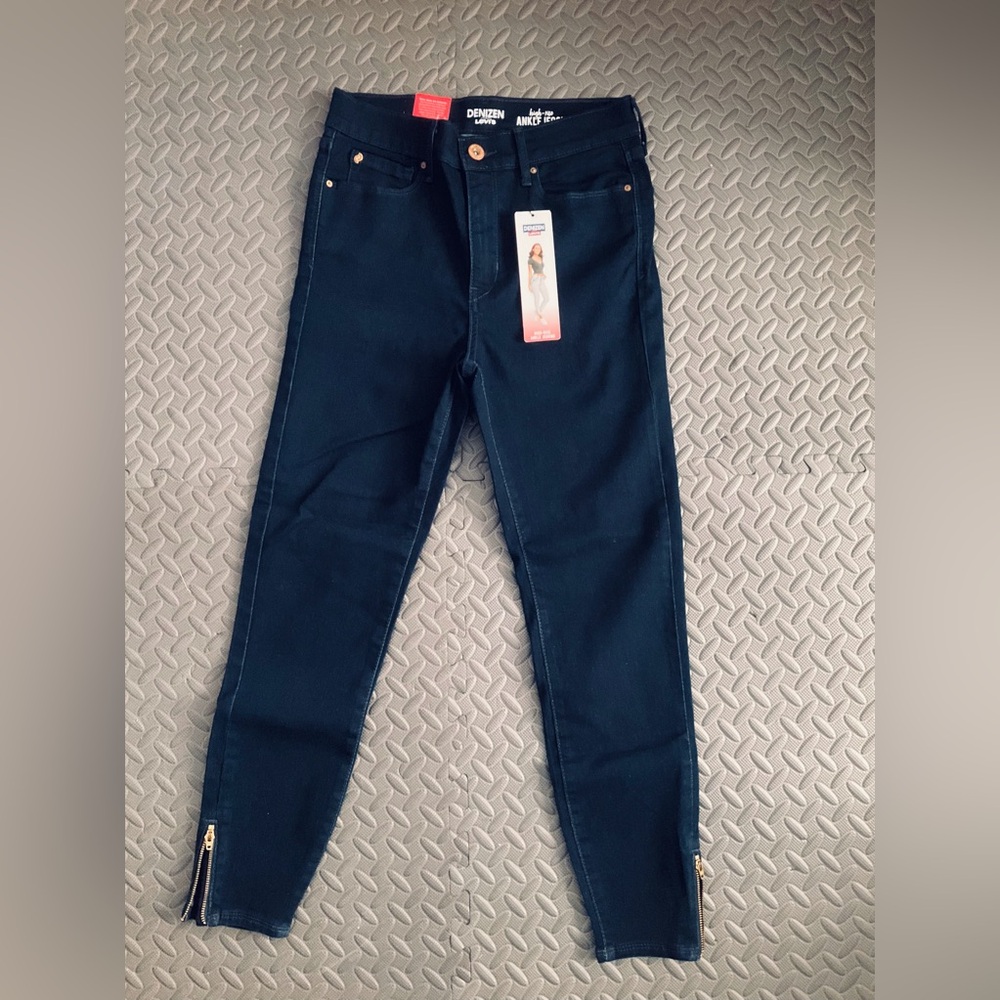 Levi’s Denizen High Rise Ankle Jegging